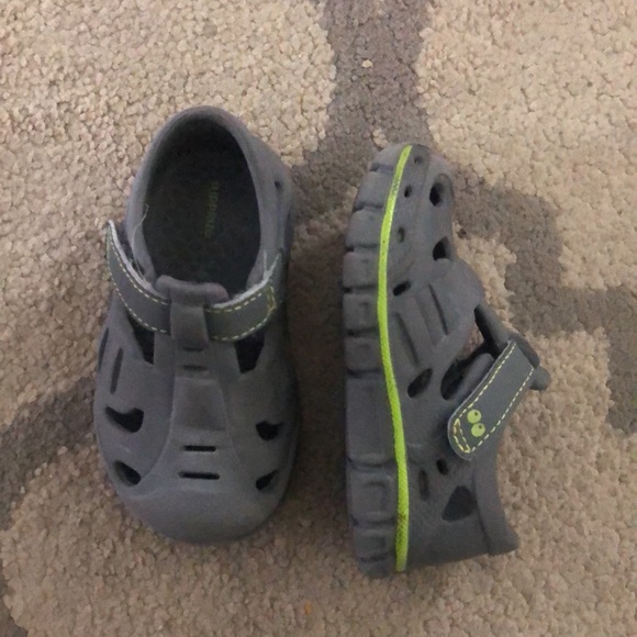 Gently used toddler shoes - Picture 2 of 3